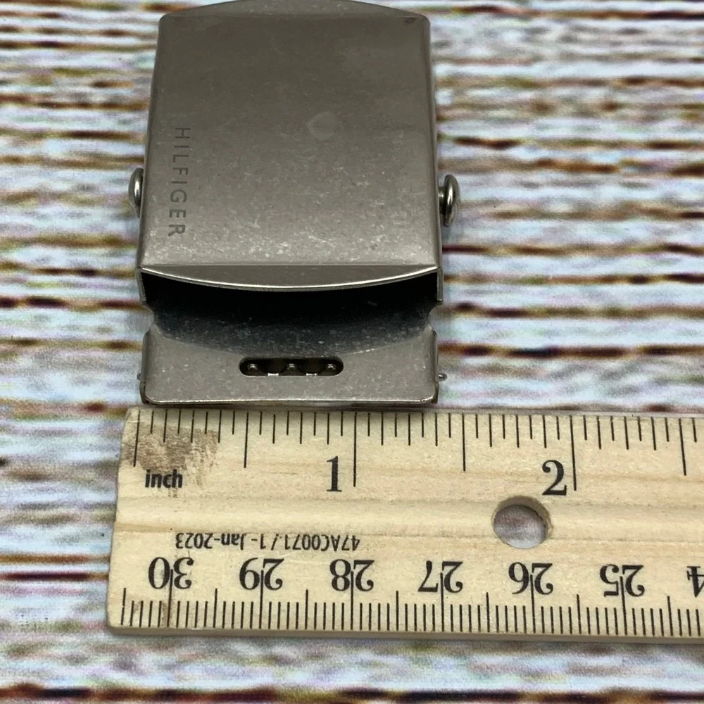 Tommy Hilfiger Belt Buckle Silver-Tone Metal Rectangular Slide‎ Closure
